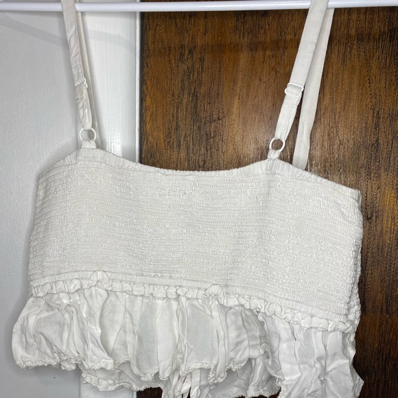 Flattering flowy white tank, from Aritzia size XS. Cropped - Picture 2 of 2